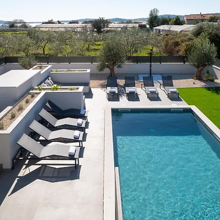 Zenith With Private Pool And Jacuzzi *