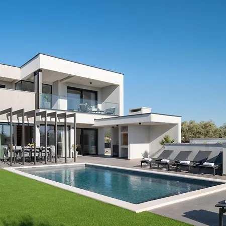 Zenith With Private Pool And Jacuzzi