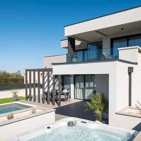 Zenith With Private Pool And Jacuzzi Bibinje