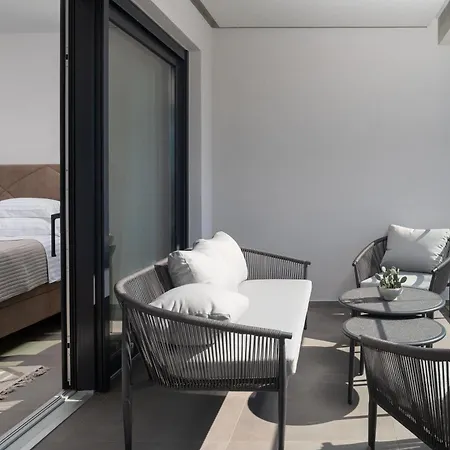 Zenith With Private Pool And Jacuzzi