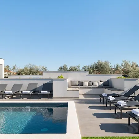 Zenith With Private Pool And Jacuzzi