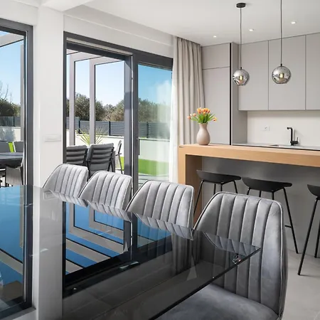 Zenith With Private Pool And Jacuzzi Willa *