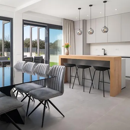 Willa Zenith With Private Pool And Jacuzzi Bibinje