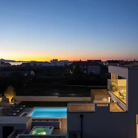 Zenith With Private Pool And Jacuzzi Willa *