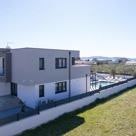 Zenith With Private Pool And Jacuzzi Willa *