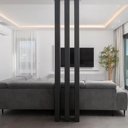 Zenith With Private Pool And Jacuzzi Willa