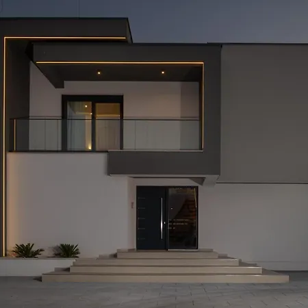 Zenith With Private Pool And Jacuzzi