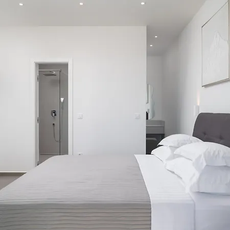 Zenith With Private Pool And Jacuzzi