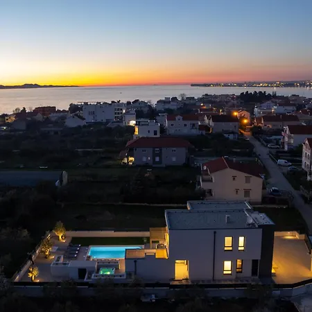 Zenith With Private Pool And Jacuzzi Willa *