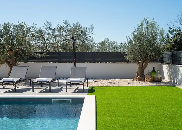Zenith With Private Pool And Jacuzzi ביבינייה