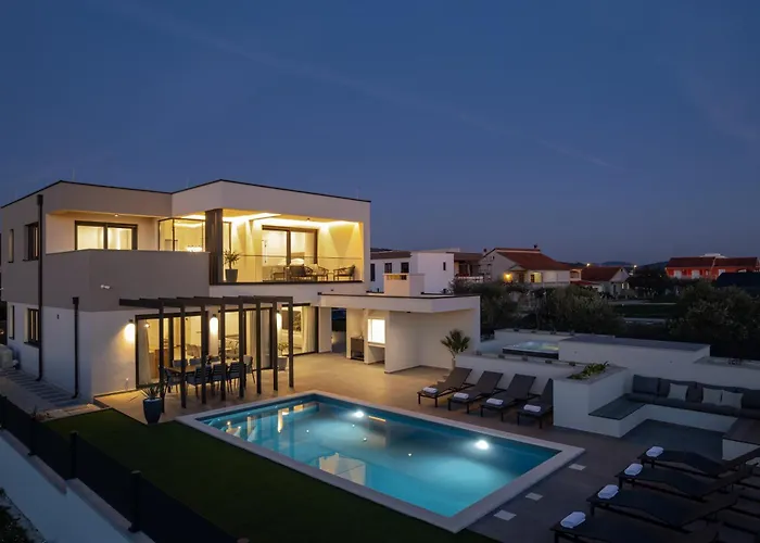 Zenith With Private Pool And Jacuzzi וילה *