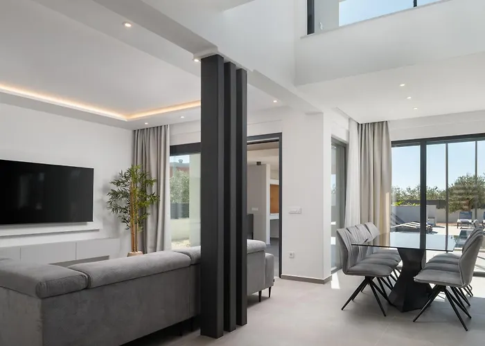 Zenith With Private Pool And Jacuzzi וילה *