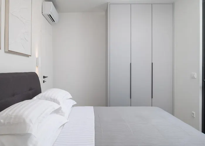 Zenith With Private Pool And Jacuzzi וילה