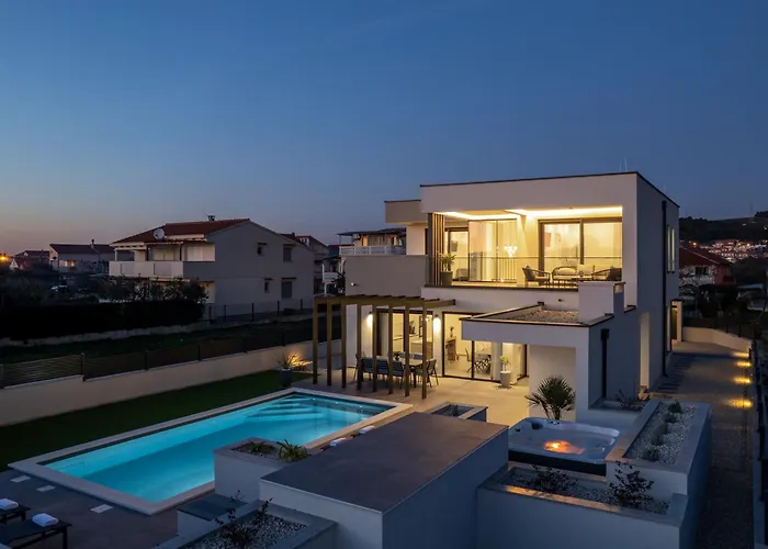 Zenith With Private Pool And Jacuzzi וילה *