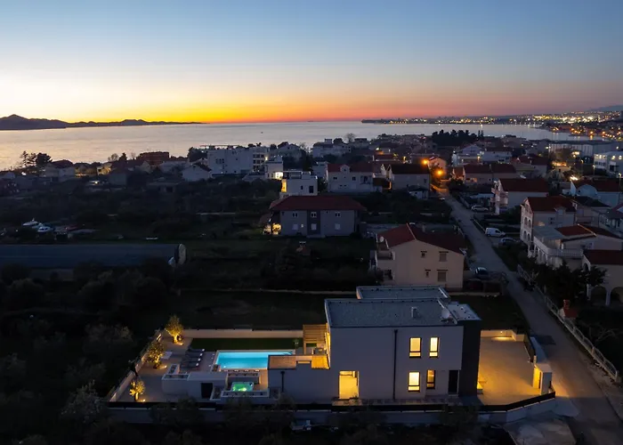 Zenith With Private Pool And Jacuzzi וילה *