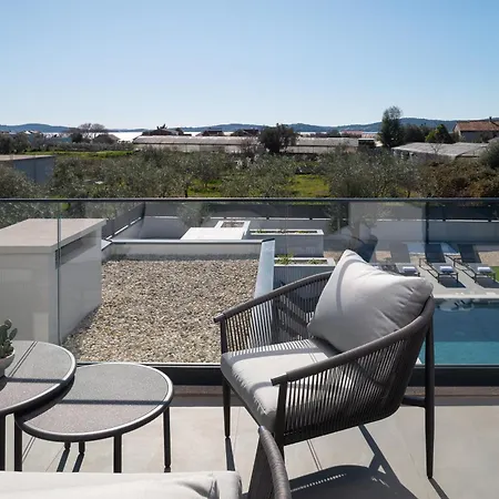 Zenith With Private Pool And Jacuzzi * Bibinje