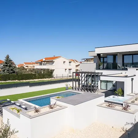 Villa Zenith With Private Pool And Jacuzzi