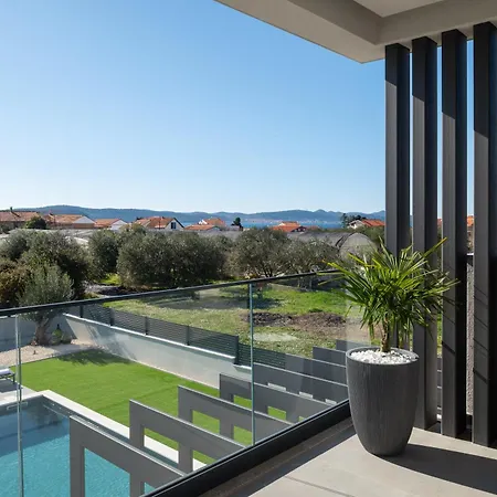 Villa Zenith With Private Pool And Jacuzzi