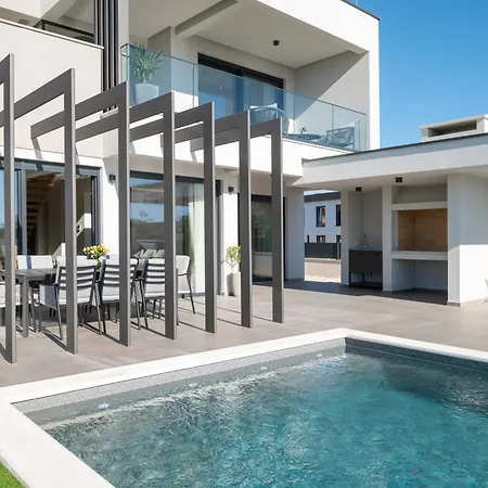 Zenith With Private Pool And Jacuzzi Villa