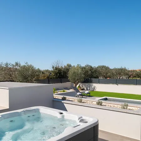 Zenith With Private Pool And Jacuzzi * Bibinje