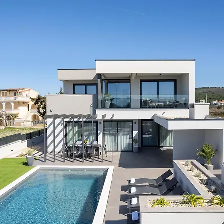 Zenith With Private Pool And Jacuzzi *