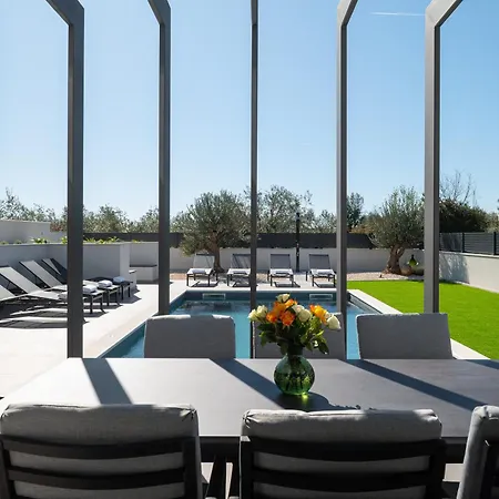 Villa Zenith With Private Pool And Jacuzzi Bibinje