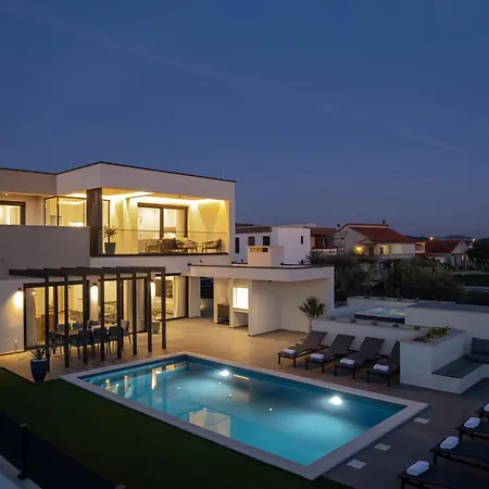 Zenith With Private Pool And Jacuzzi 别墅 *