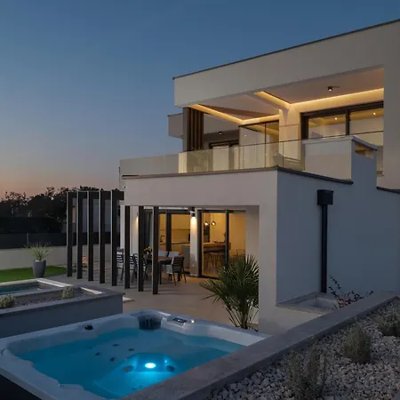 Villa Zenith With Private Pool And Jacuzzi