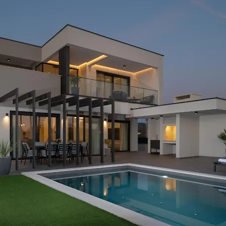 Zenith With Private Pool And Jacuzzi Villa *