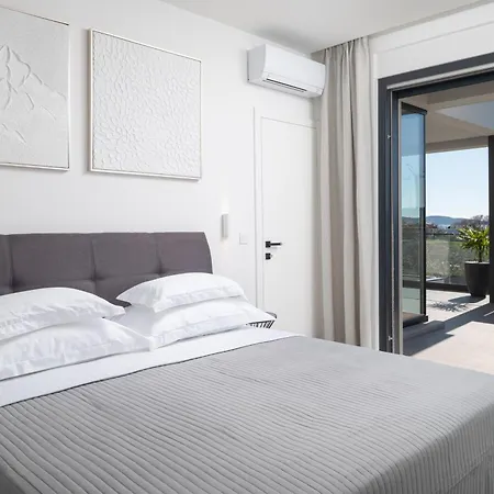 Zenith With Private Pool And Jacuzzi Villa