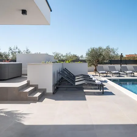 Villa Zenith With Private Pool And Jacuzzi *