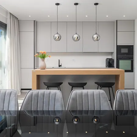 Zenith With Private Pool And Jacuzzi * 比比涅