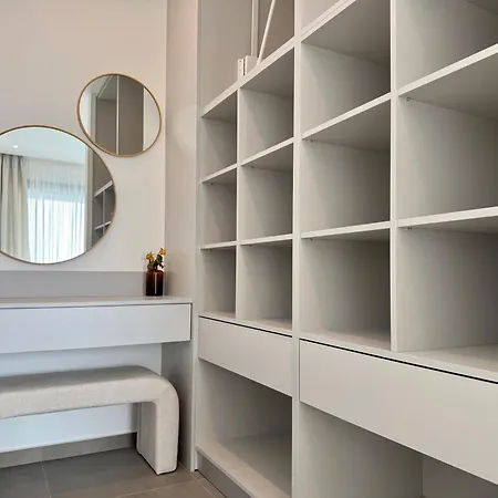 Zenith With Private Pool And Jacuzzi * 比比涅