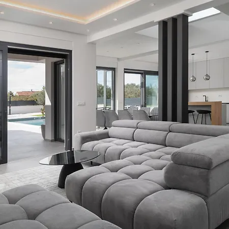 Zenith With Private Pool And Jacuzzi Villa