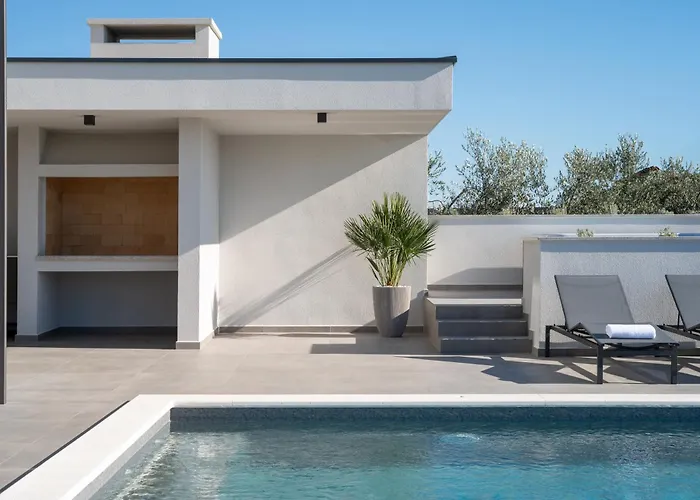 Zenith With Private Pool And Jacuzzi Villa Bibinje