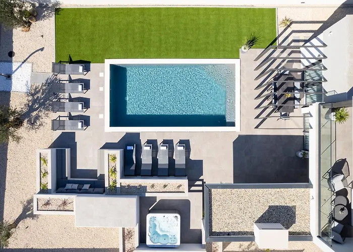 Zenith With Private Pool And Jacuzzi Bibinje