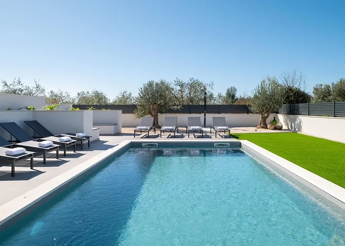 Villa Zenith With Private Pool And Jacuzzi Bibinje