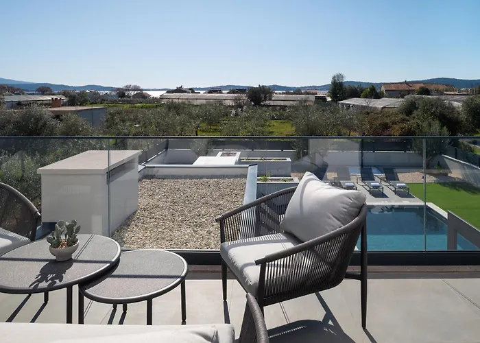 Zenith With Private Pool And Jacuzzi * Bibinje