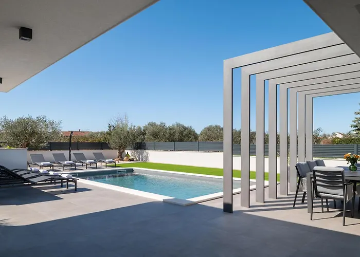 Zenith With Private Pool And Jacuzzi Bibinje