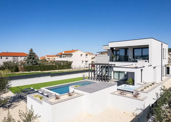 Villa Zenith With Private Pool And Jacuzzi