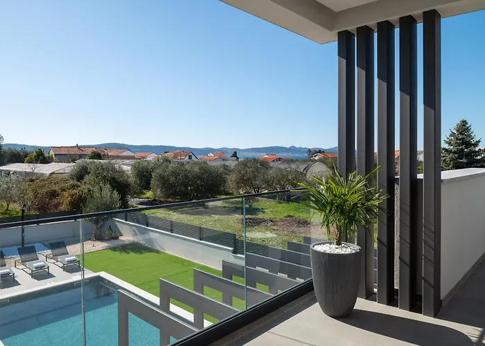 Villa Zenith With Private Pool And Jacuzzi