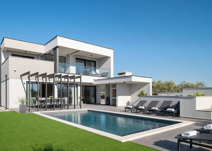 Zenith With Private Pool And Jacuzzi