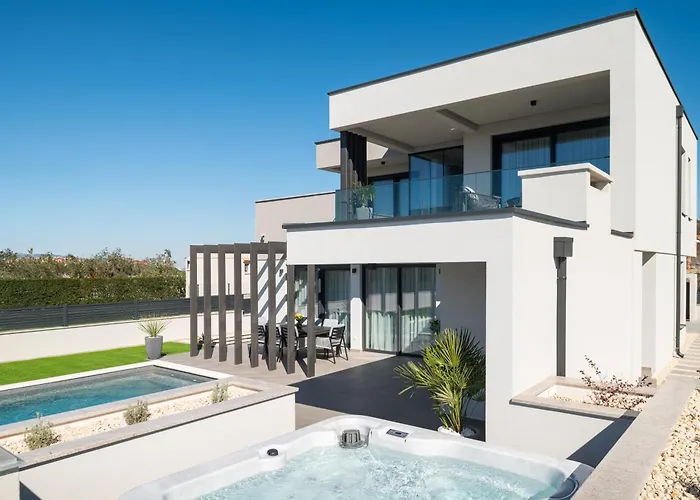 Zenith With Private Pool And Jacuzzi Bibinje