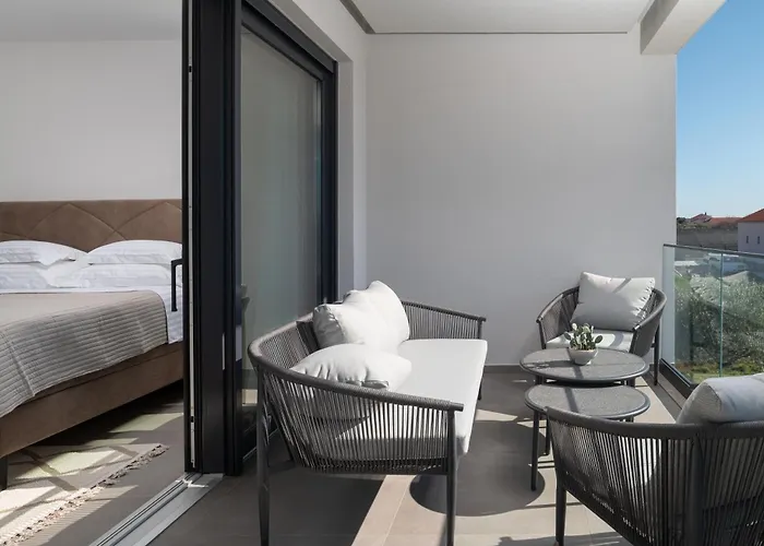 Zenith With Private Pool And Jacuzzi