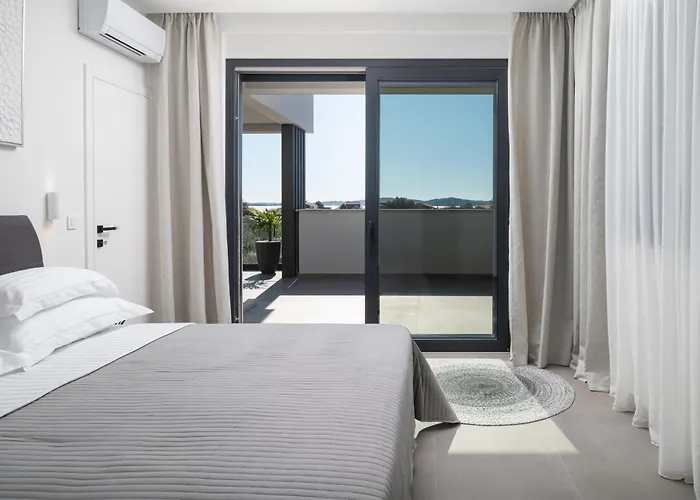 Zenith With Private Pool And Jacuzzi Bibinje