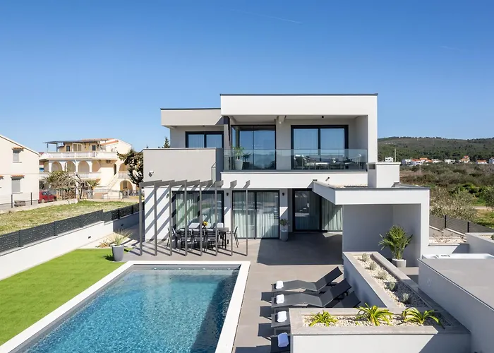 Zenith With Private Pool And Jacuzzi *