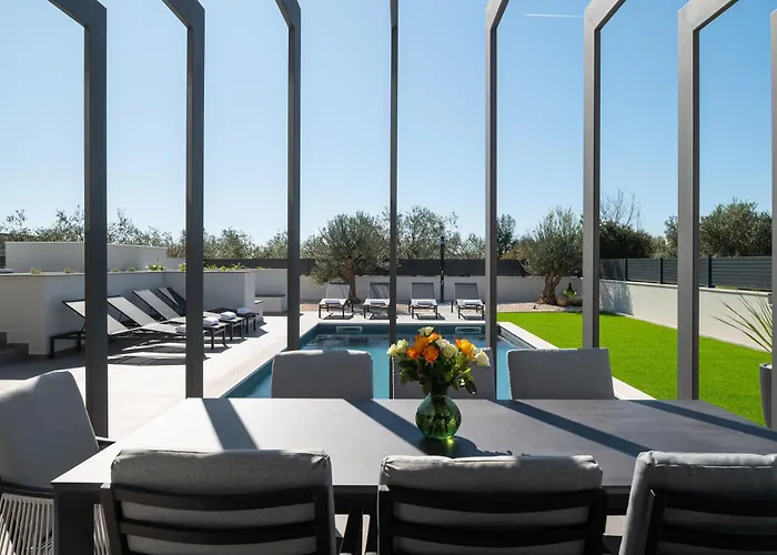 Villa Zenith With Private Pool And Jacuzzi Bibinje