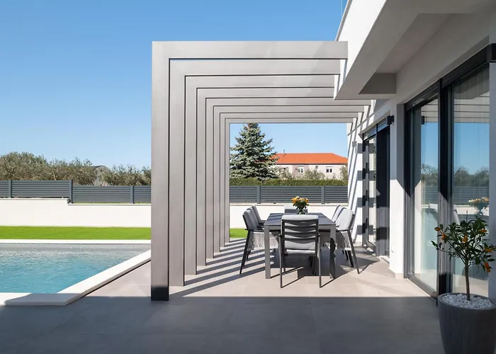 Zenith With Private Pool And Jacuzzi Vila