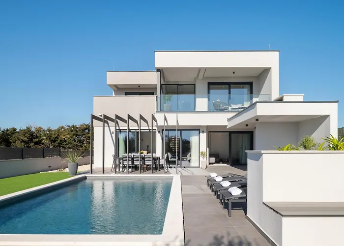 Villa Zenith With Private Pool And Jacuzzi Bibinje