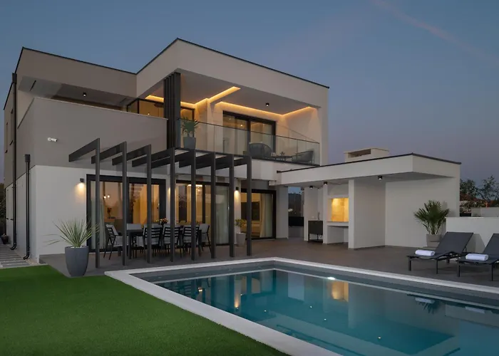 Zenith With Private Pool And Jacuzzi Villa *